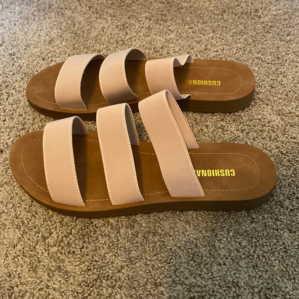 Cushionaire 3 Strap Pink Sandals